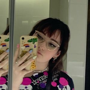 Meet your Posher, Ella